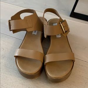 Steve Madden tan wedge - size 37